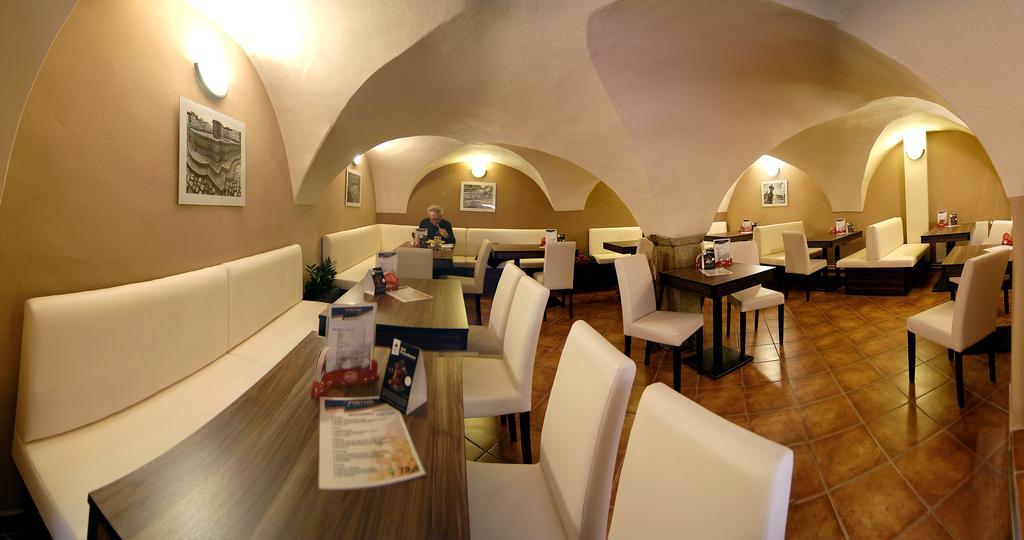 Fontana Pizzeria - Pension Ceske Budejovice Exterior foto