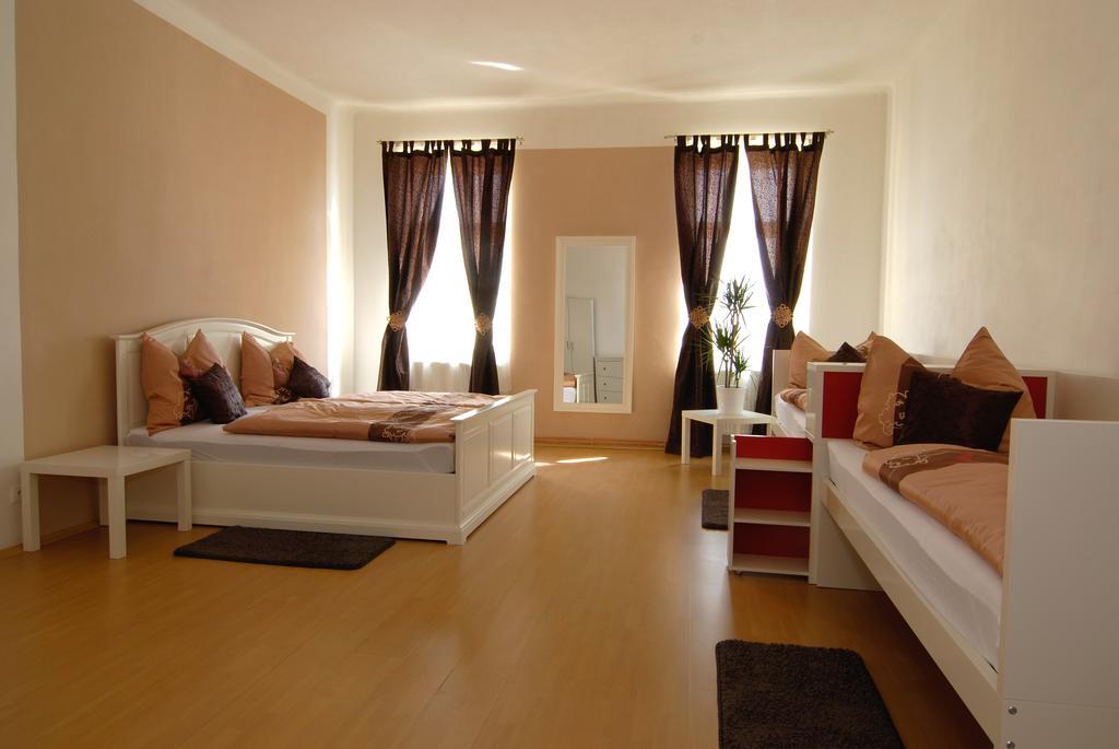 Fontana Pizzeria - Pension Ceske Budejovice Habitación foto