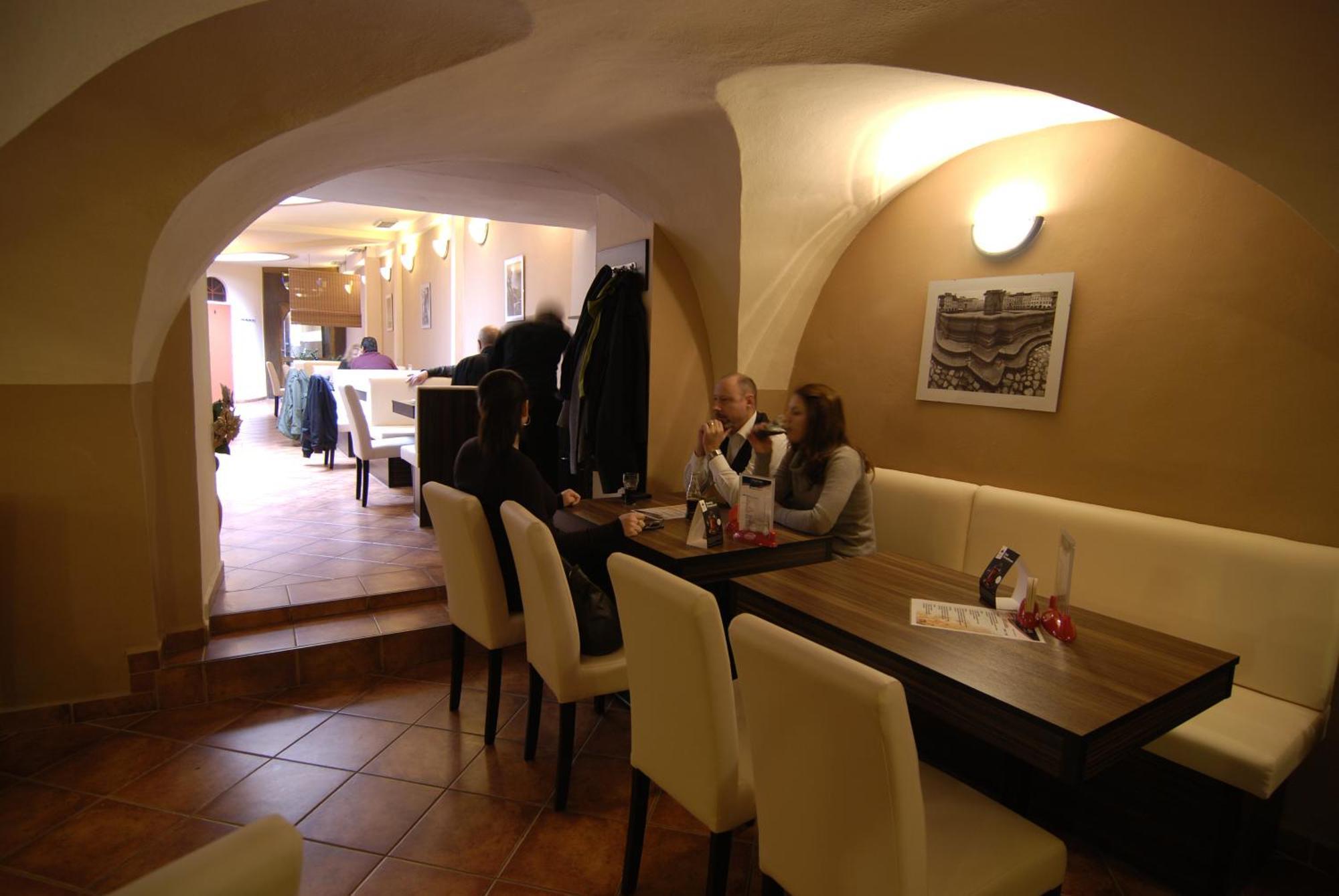 Fontana Pizzeria - Pension Ceske Budejovice Exterior foto